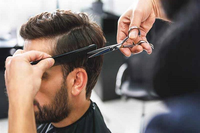 Giải mã giấc mơ thấy cắt tóc nam đánh con gì?