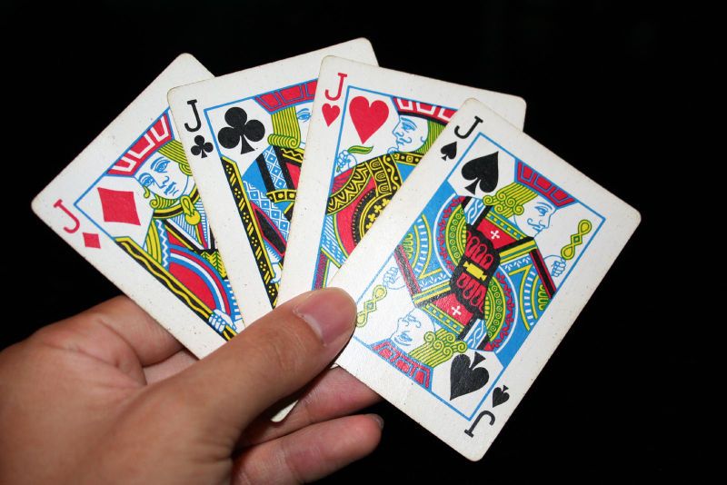 Hiểu thế nào là chơi bài liêng
